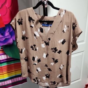 SOLD Apt. 9 Tan and Black Relaxed Short Sleeve Blouse